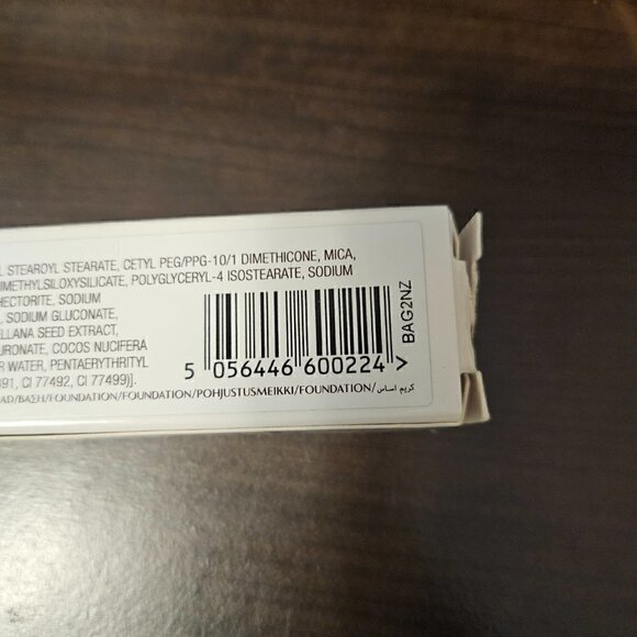 Charlotte Tilbury Beautiful Skin Foundation in 4 WARM (NIB) - Picture 5 of 6